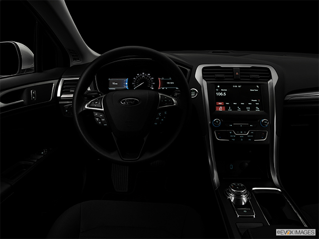 2018 Ford Fusion SE's photo