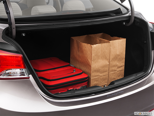 2013 Hyundai Elantra GLS's photo